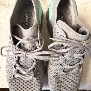 Under Armour Gray and mint Mesh Running Sneakers with Mint Heel Accent